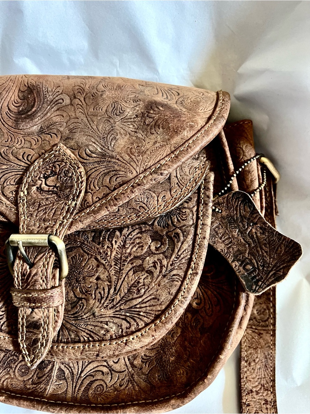 HARD TO FIND VINTAGE LEATHER CROSSBODY LEADERACHI BRAND